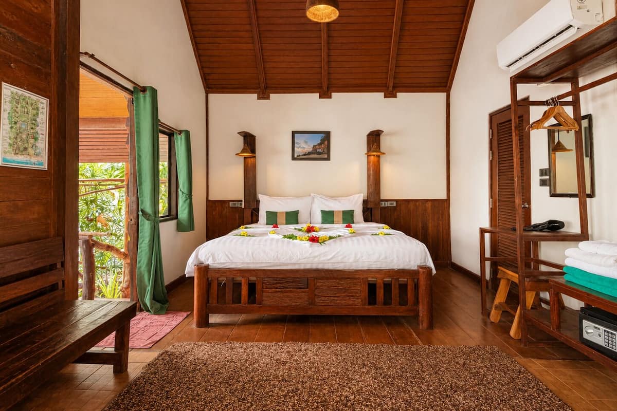 Comfort Bungalow, Balcony, Sea View | Blackout curtains, free WiFi, bed sheets