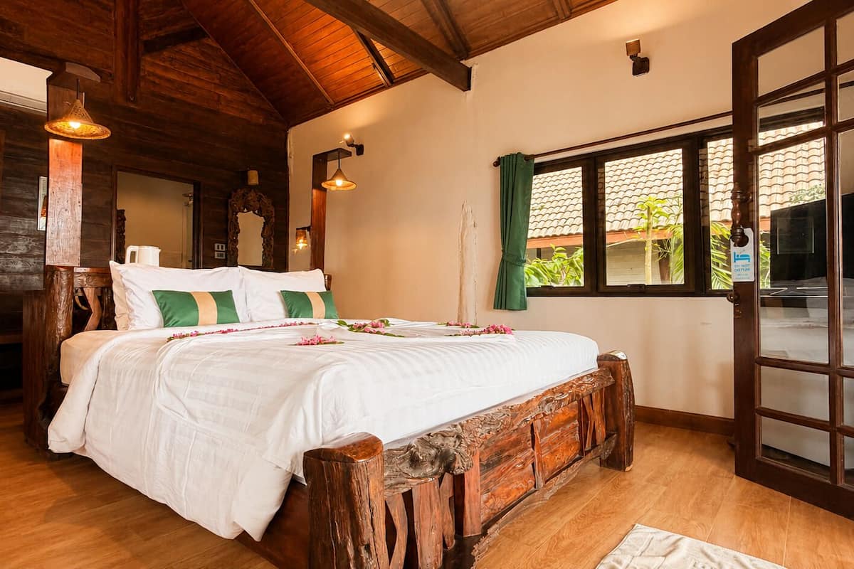 Deluxe Bungalow, Balcony, Sea View | Blackout curtains, free WiFi, bed sheets