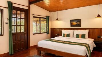 Classic Bungalow, Balcony, Partial Ocean View | Desk, blackout drapes, WiFi (free), bed sheets