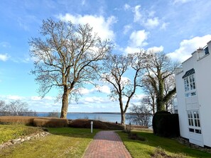 Property grounds - Apartment 'Ostsee-Glück' with Sea View, Balcony and Wi-Fi (Lübeck)