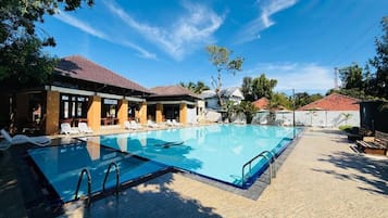 Deluxe Double Room, Garden View | Pool