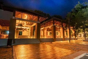 Terrace/patio - Paradise Bay Resort - Arugambay  (Arugambay)