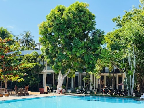 Paradise Bay Resort - Arugambay 