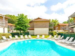 Pool - Lakeside Maisonette Retreat (Aureilhan)
