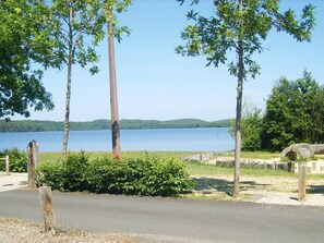 View from property - Lakeside Maisonette Retreat (Aureilhan)