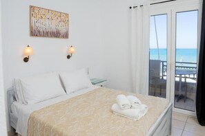 Desk, blackout curtains, iron/ironing board, free WiFi - Artemis beach studios (Herakleion)