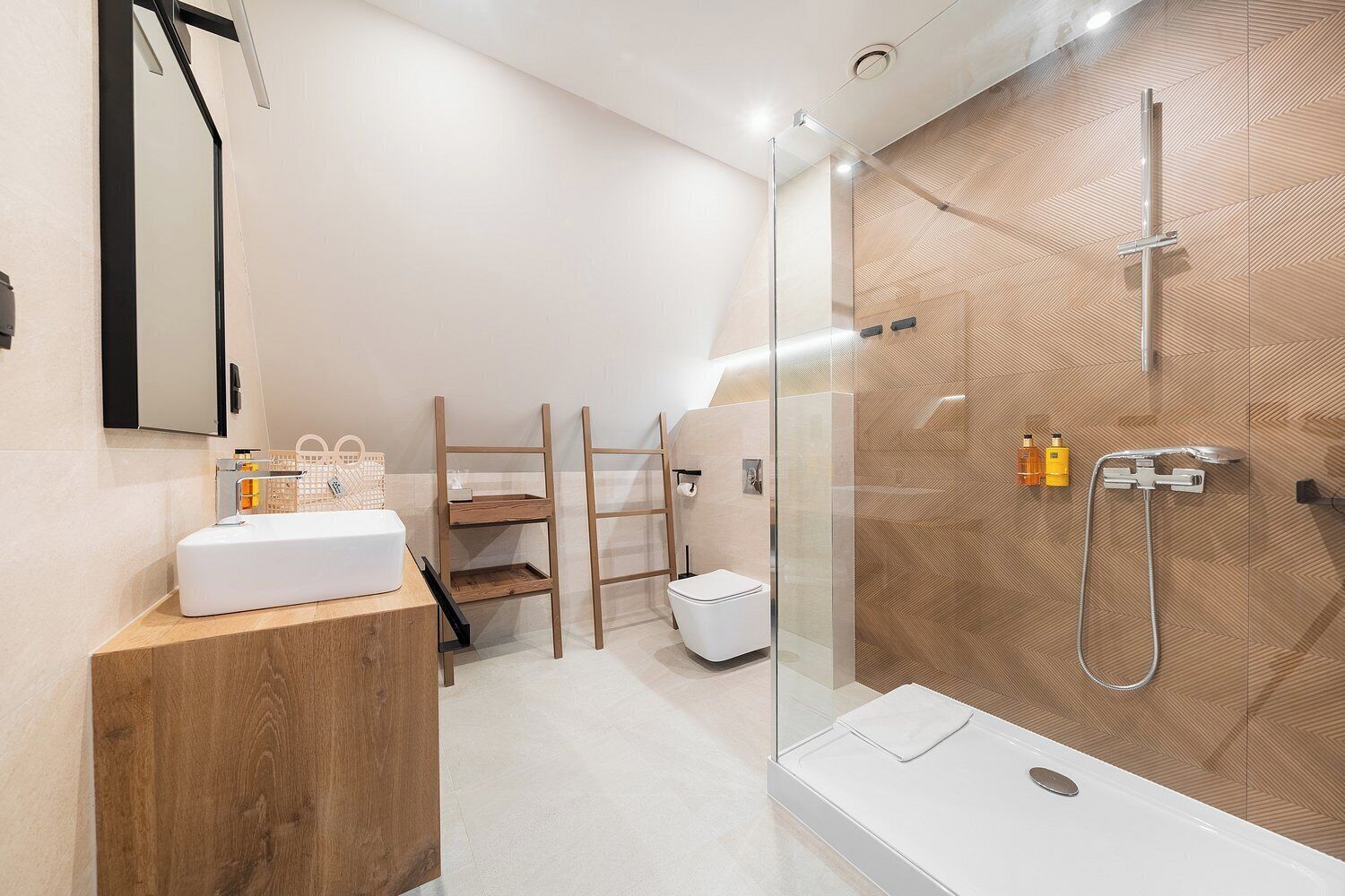 Deluxe Triple Room, Pool View | Bathroom | Slippers