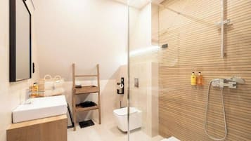 Deluxe Double Room, Pool View | Bathroom | Slippers