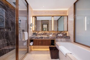 Hair dryer, slippers, towels, soap - The QUBE Hotel Xiangyang (Xiangyang)