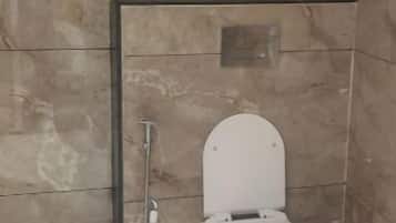 Deluxe Room | Bathroom