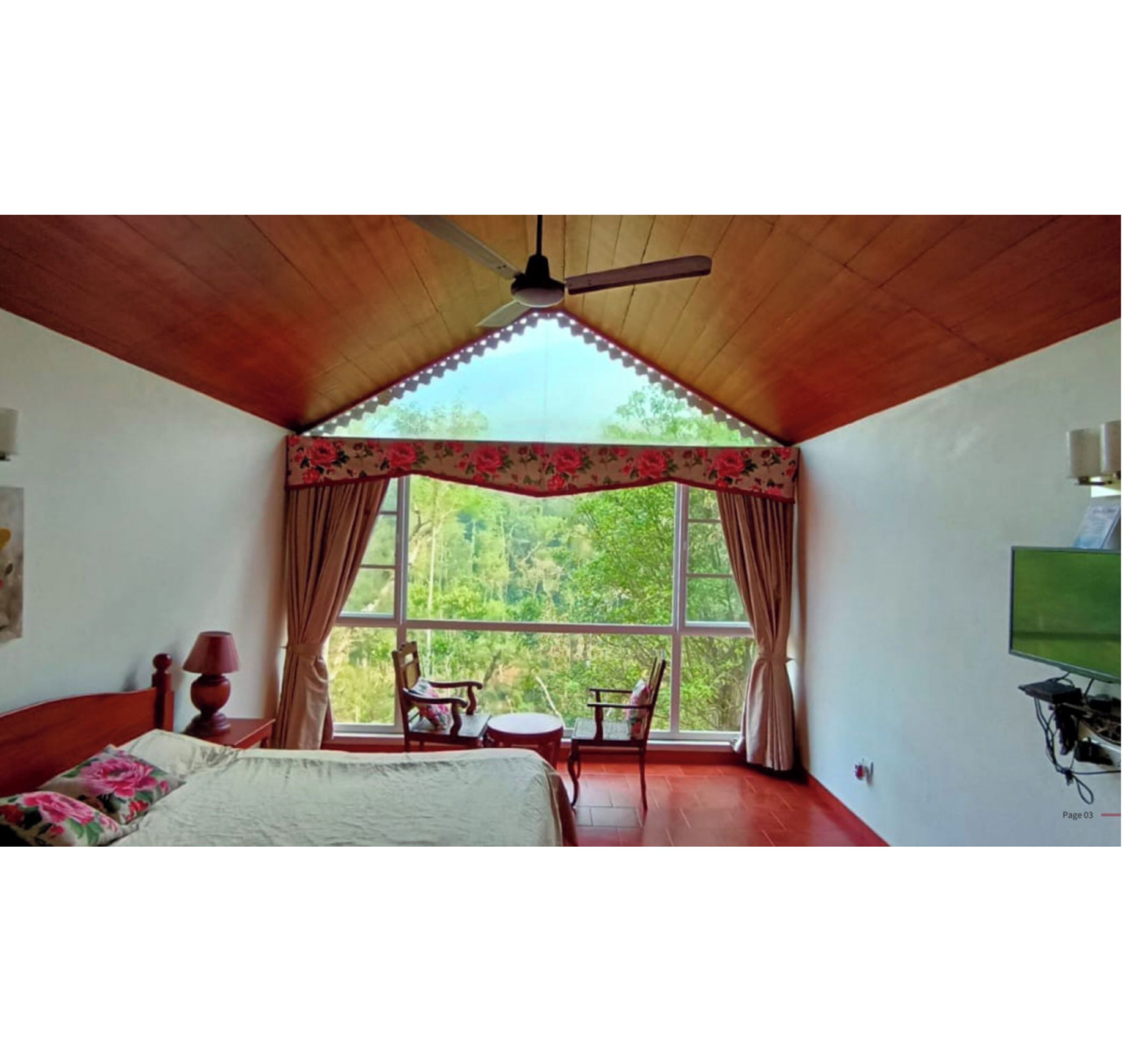 Desk, laptop workspace, rollaway beds, free WiFi