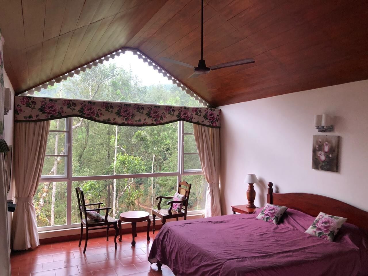 Desk, laptop workspace, rollaway beds, free WiFi