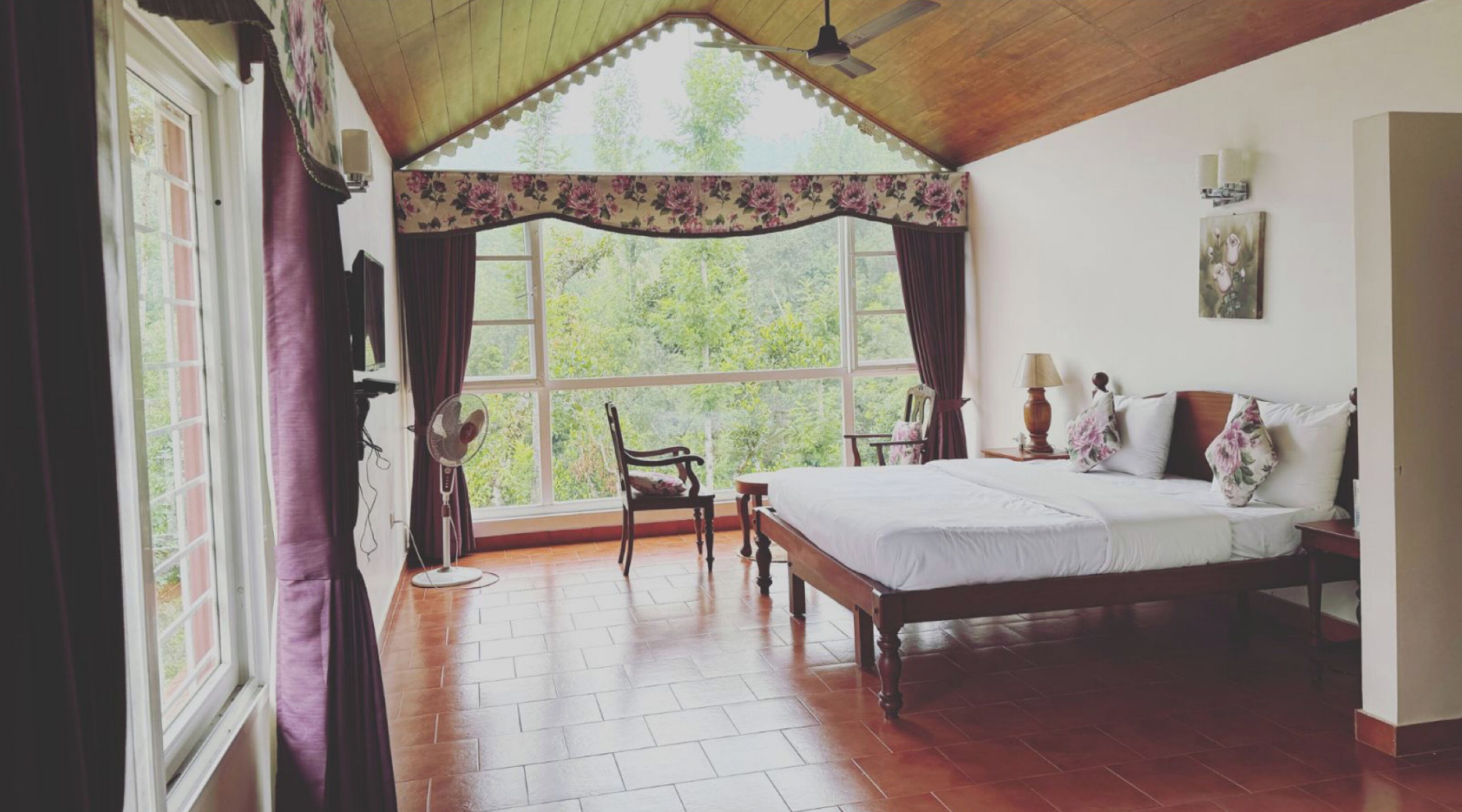 Desk, laptop workspace, rollaway beds, free WiFi