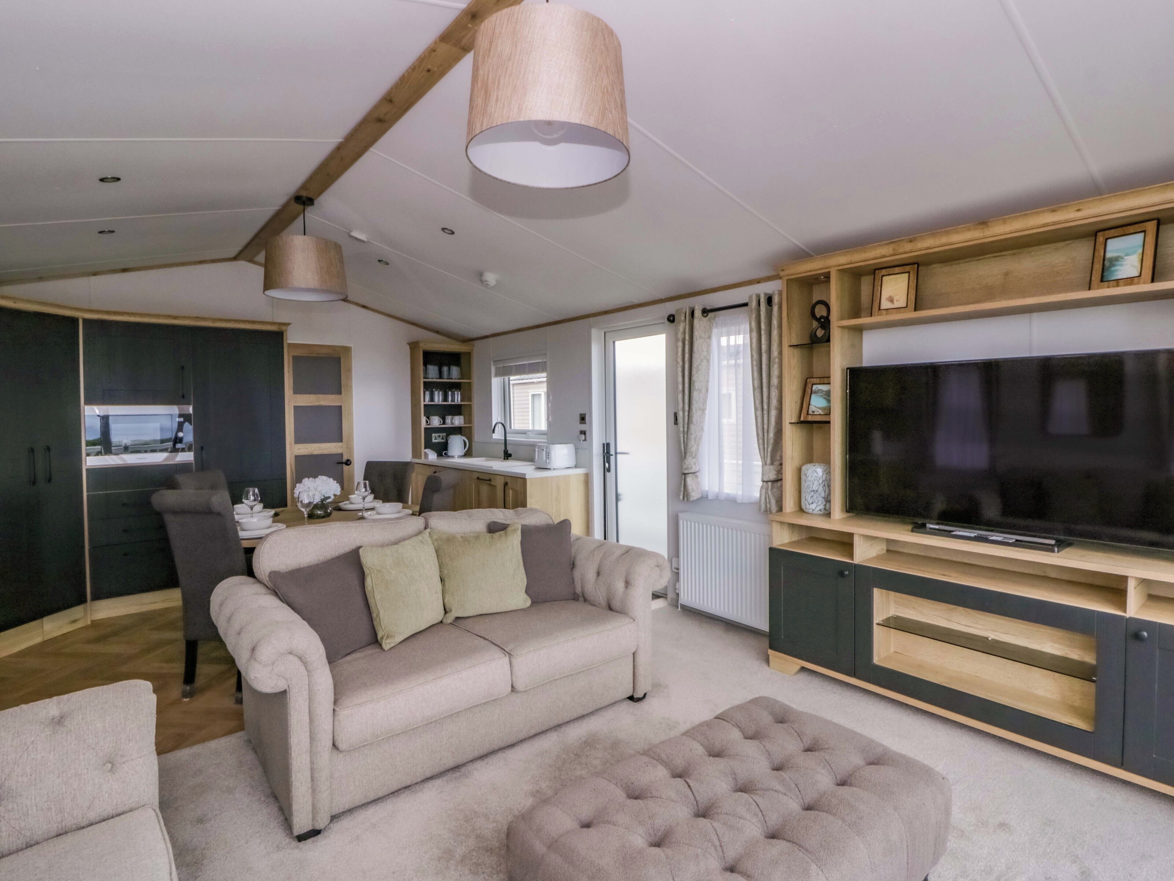 The Dorchester At Bay View, Pet Friendly, With Pool In New Quay - New Quay