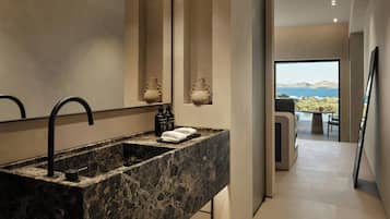 Elite Suite, 1 King Bed, Private Pool, Sea View | Bathroom