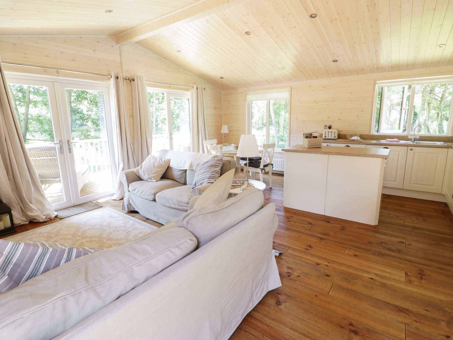 Skylark, Family Friendly, Luxury Holiday Cottage In Ross-on-wye - Herefordshire