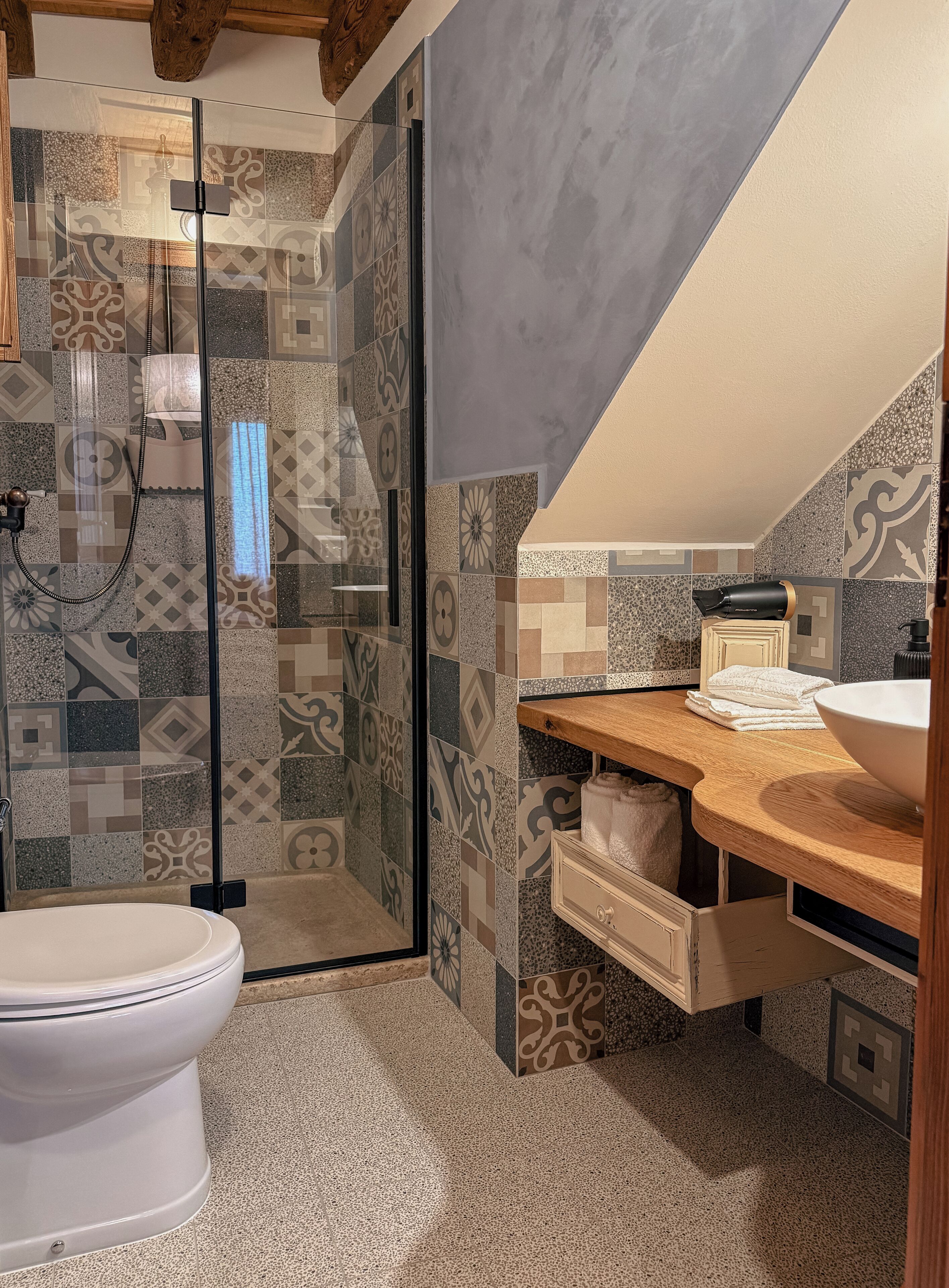 Standardzimmer, 1 Queen-Bett, eigenes Bad, Blick auf den Innenhof | Badezimmer