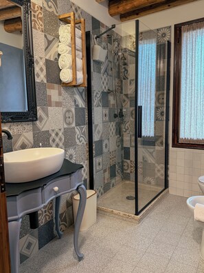 Superior Room, 1 Queen Bed, Private Bathroom, Garden View | Bathroom - B&B ANTICO MAGLIO (Pagnano)