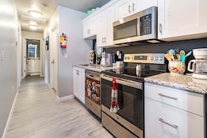 Fridge, microwave, oven, stovetop - Grandma's Southern Comfort Vacation Rental (Hurricane)