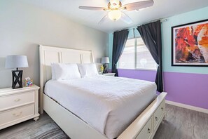 Desk, iron/ironing board, travel cot, WiFi - Grandma's Southern Comfort Vacation Rental (Hurricane)