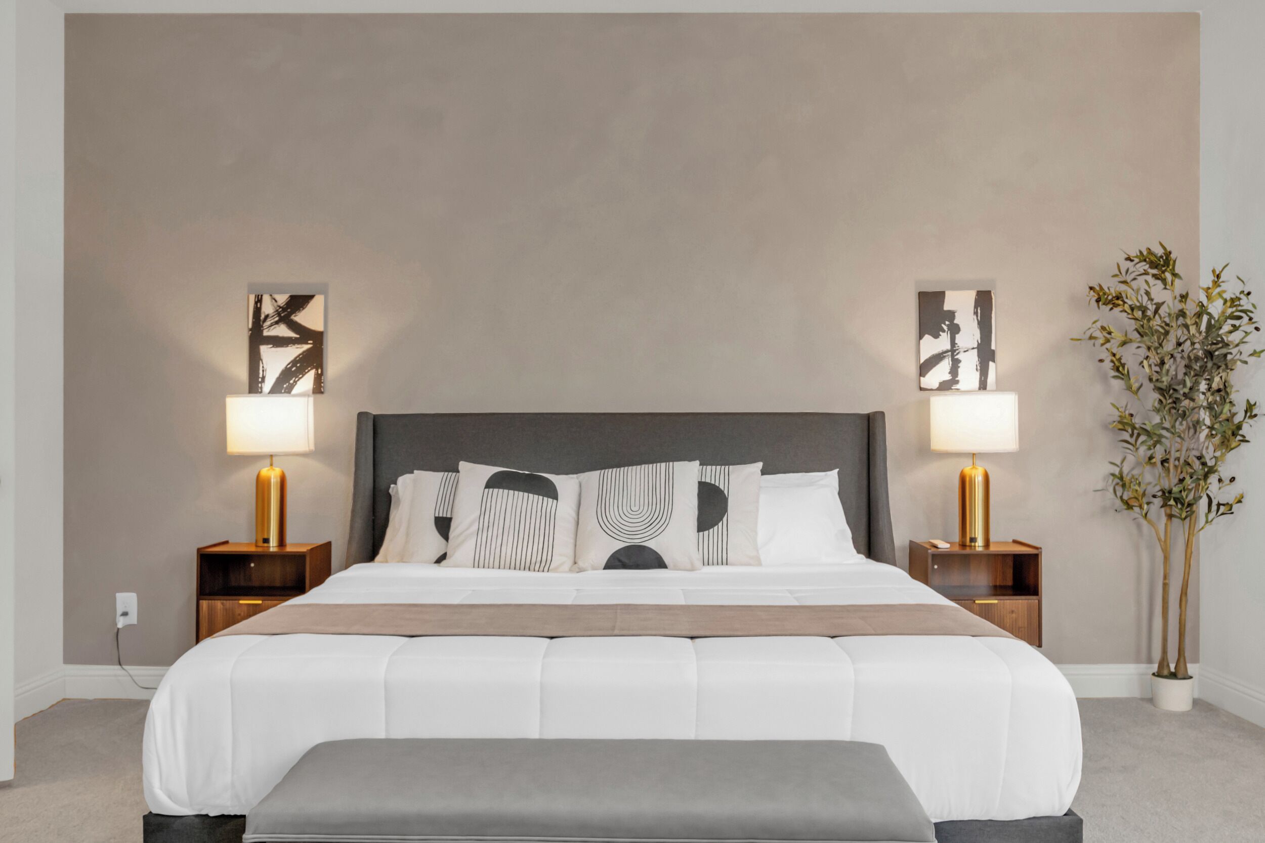 Tabla de planchar con plancha, wifi y ropa de cama 