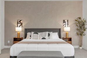 Tabla de planchar con plancha, wifi y ropa de cama 