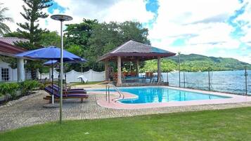 Villa Deluxe - utsikt mot stranden | Pool | Utomhuspool
