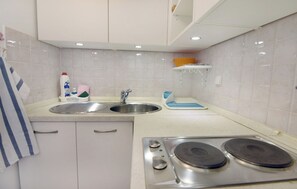 Fridge, microwave, oven, stovetop - Wonderful sea view apartment in Savudrija (Savudrija)