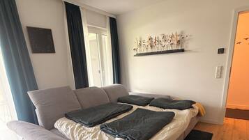Bügeleisen/Bügelbrett, Reisekinderbett, kostenloses WLAN, Bettwäsche