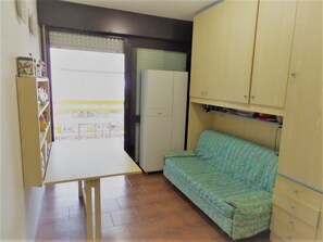 TV - Cozy sea view studio with terrace (Bibione)