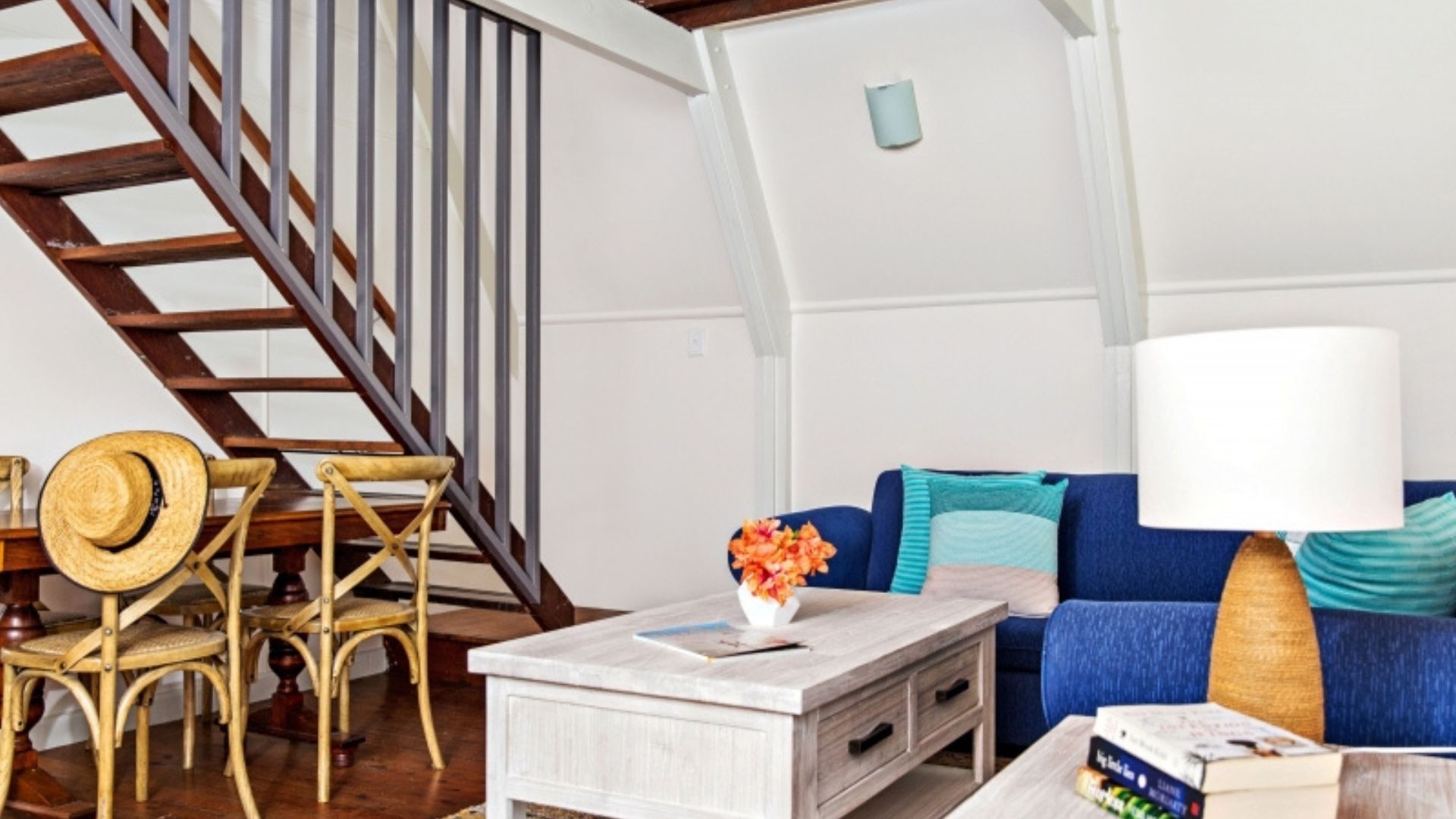 Beach Chalet - Unique Triangular Beach House - Ulladulla