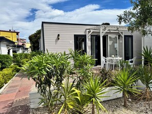 Casa Deluxe, 2 habitaciones, patio, junto a la alberca | Restaurante al aire libre