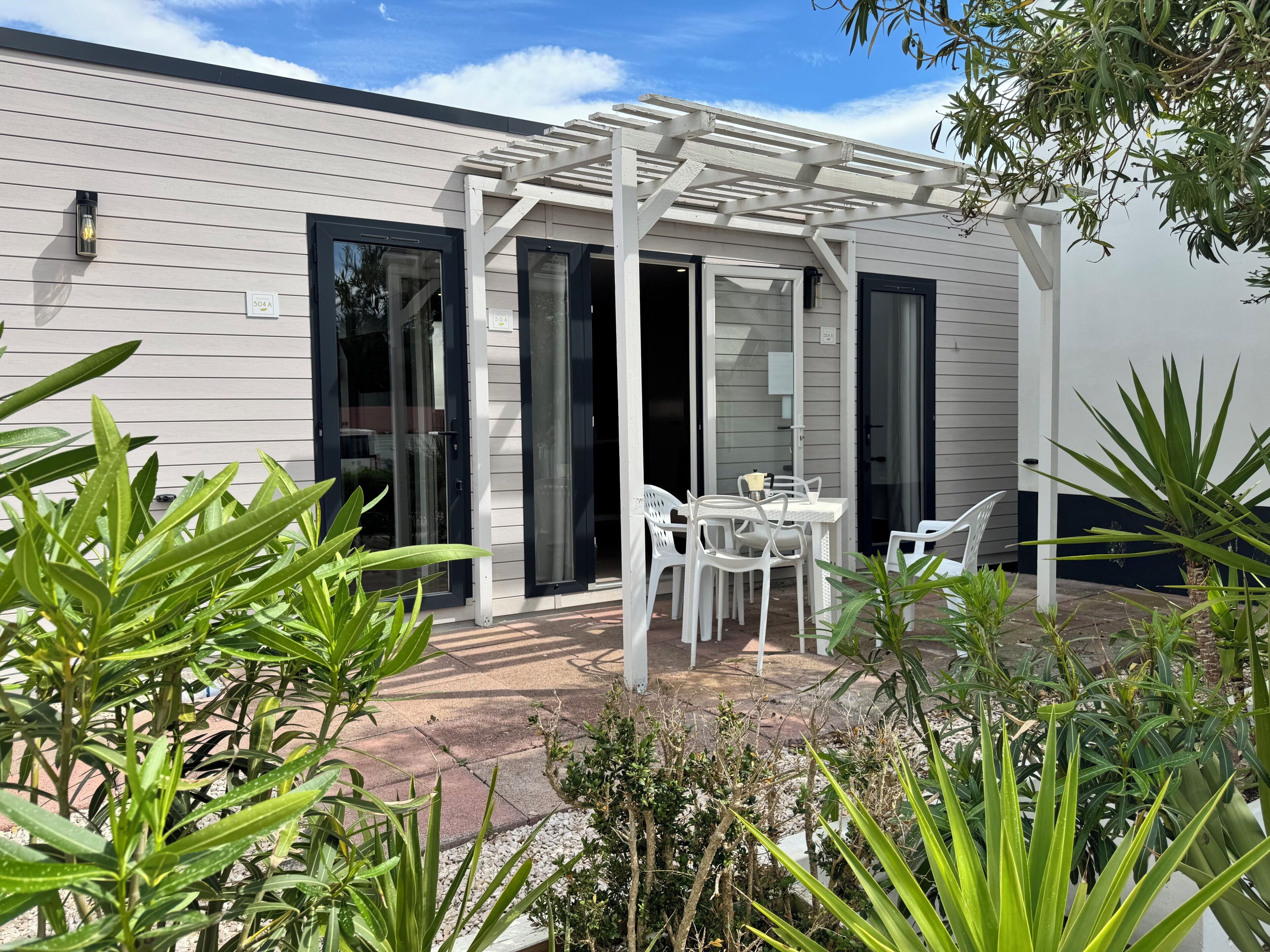 Casa Deluxe, 2 habitaciones, patio, junto a la piscina | Restaurante al aire libre