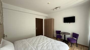 Premium Double Room, Garden View | Free WiFi, bed sheets