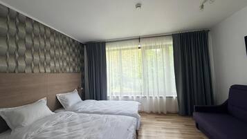 Doppia Superior, vista giardino | Una scrivania, postazione laptop, Wi-Fi gratuito, lenzuola