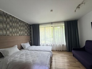 Superior Double Room, Garden View | Desk, laptop workspace, free WiFi, bed sheets - Kron Garden Retreat (Brașov)