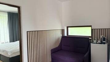 Kamar Double Premium, pemandangan kebun | Meja kerja, ruang kerja ramah laptop, Wi-Fi gratis, dan seprai linen