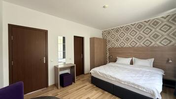 Standard Double Room, Garden View | Desk, laptop workspace, free WiFi