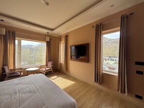 In-room safe, desk, free WiFi - Hotel Dekiling by Eastlynn Collections (Leh)