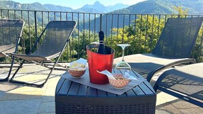 Property grounds -  NEW! Romantic Retreat with Infinity Pool & Stunning Views! Wood oven. Terrace. (Toscana)