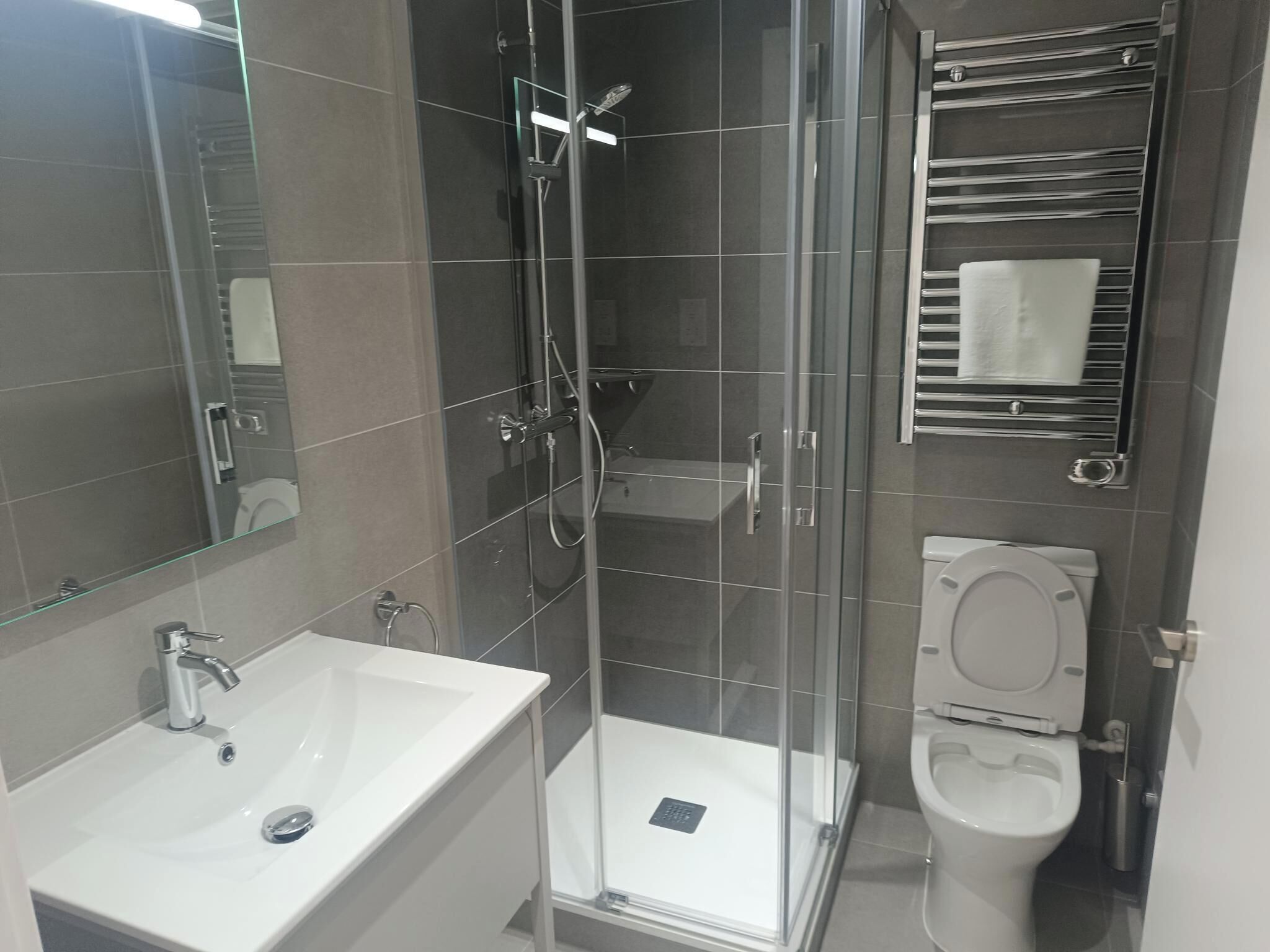 Deluxe Double Room, Balcony | Bathroom