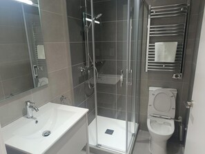 Deluxe-Doppelzimmer, Balkon | Badezimmer