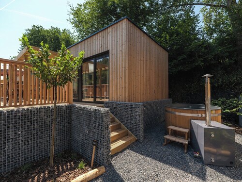 Luxe lodge met privéhottub waar binnen en buiten naadloos samenvloeien