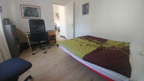 Room - Charming little fisherman's cottage with large garden 400m to the sea. (Pénestin)