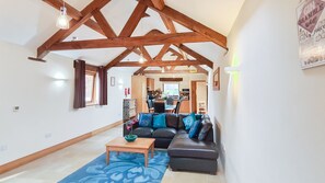 TV - Bramble Barn - dog friendly barn (Wotton-under-Edge)