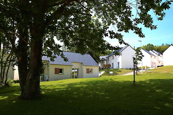 House | Property grounds - Spacious Coastal Duplex Cottage for 8 (Audierne)