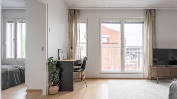 Desk, iron/ironing board, WiFi, bed sheets