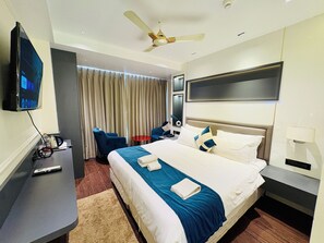 Habitación ejecutiva doble, vistas al mar | Escritorio y wifi gratis