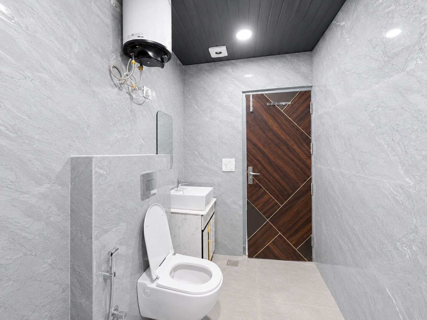 Deluxe Double Room, City View | Bathroom | Shower, free toiletries, towels, soap