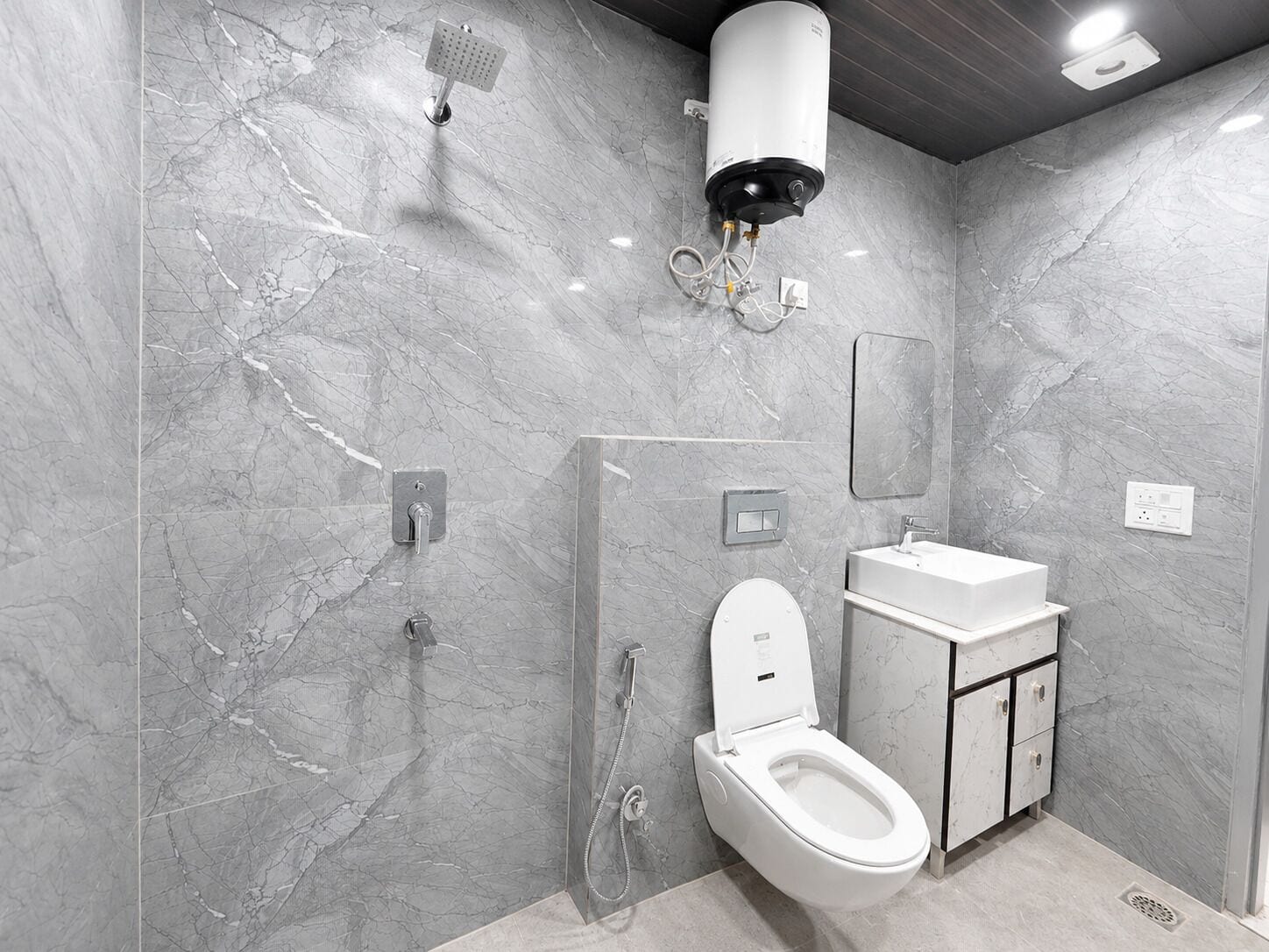 Deluxe Double Room, City View | Bathroom | Shower, free toiletries, towels, soap